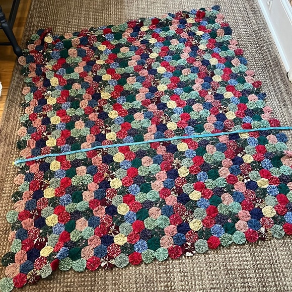 Other - Handmade Vintage Rich Colored Yo-Yo Quilt in EUC